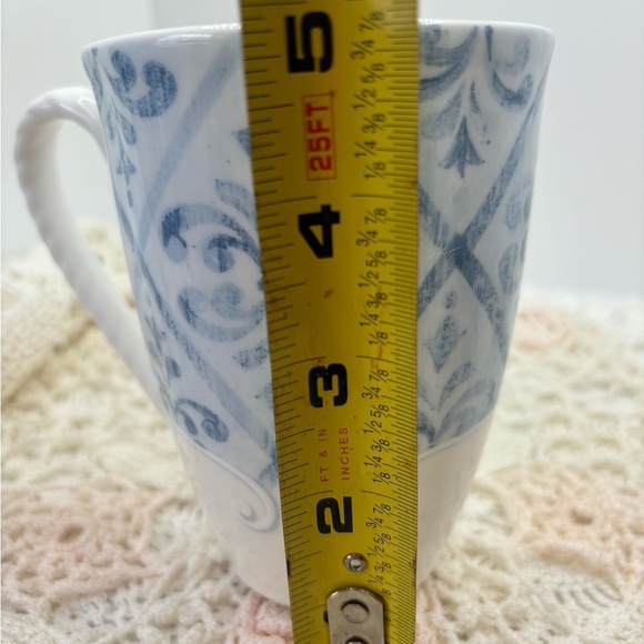 Lenox Swedish Trellis mug. - Picture 6 of 10